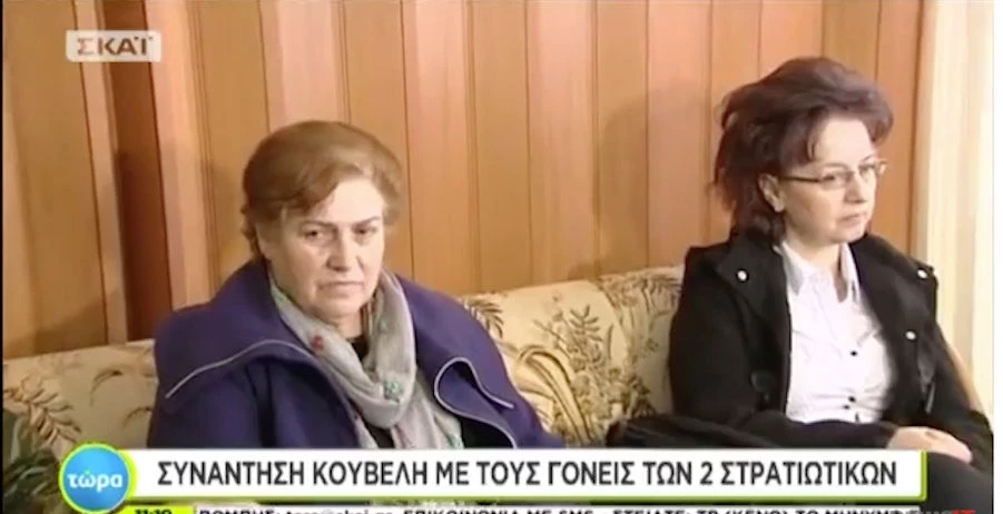 Σάλος με το χέρι του Αρχηγού ΓΕΣ που σταμάτησε τις απεγνωσμένες ερωτήσεις της μητέρας του Λοχία στον Κουβέλη…